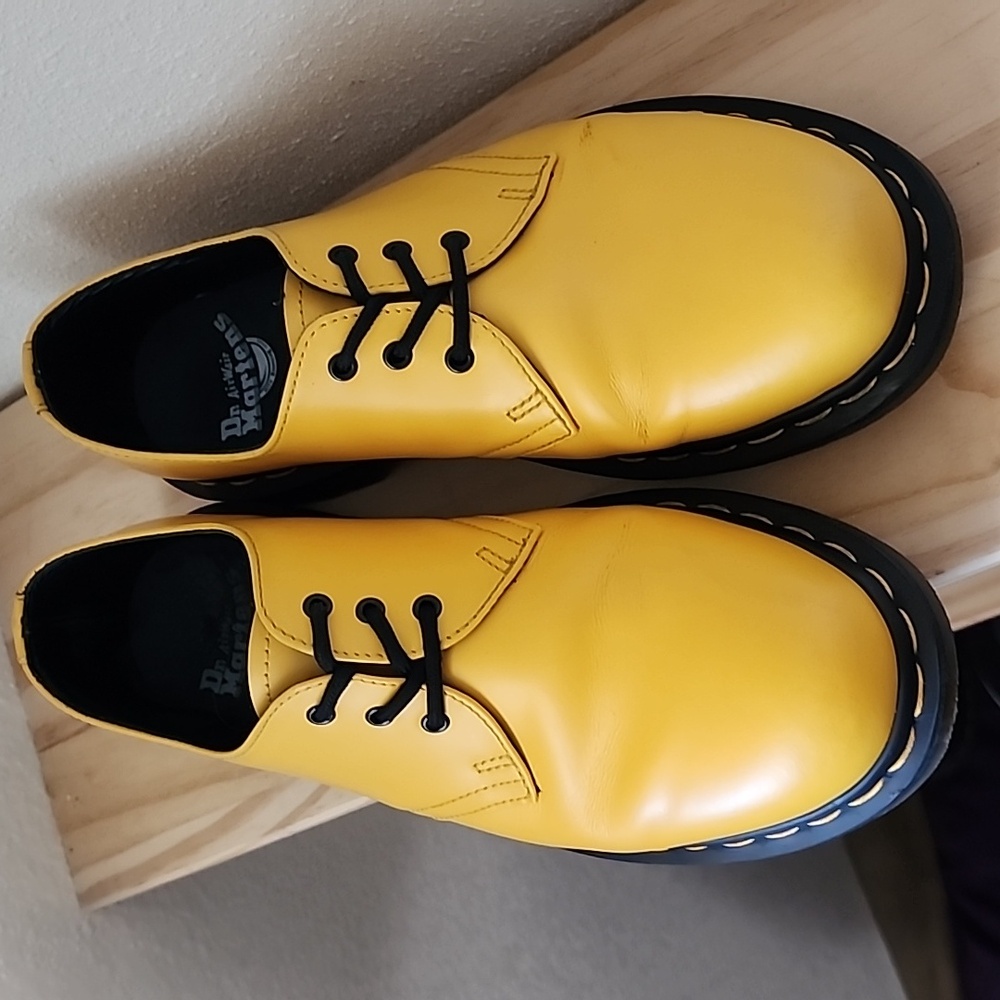 Dr. Martens 1461 smooth leather yellow 3 eye lace up oxford sz 8 (bag sold sep)